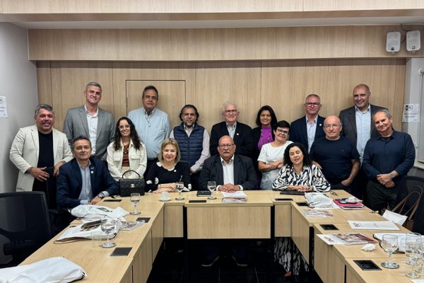 Lideranças do SINEPE/RS participam de reunião da FENEP e acompanham debates estratégicos sobre o futuro da educação